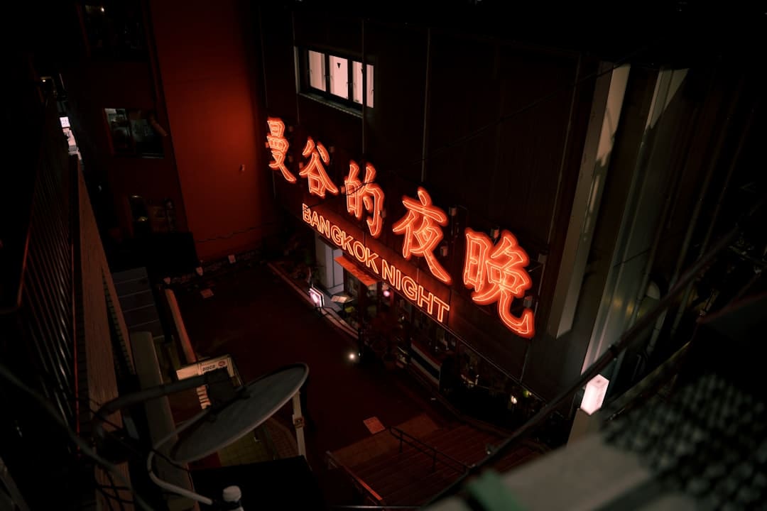 赛琳娜宣告订亲 大钻戒非常抢眼